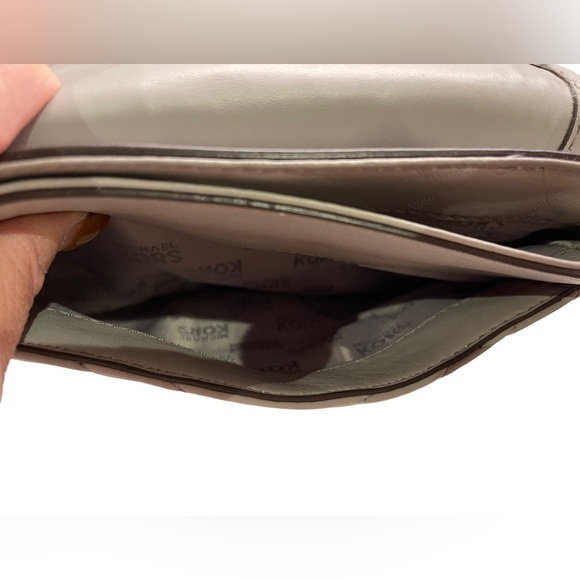 Michael Kors- soft grey leather crossbody bag- like new - Picture 5 of 10